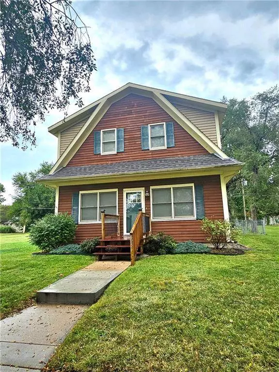 625 Locust ST, Wellsville, KS 66092