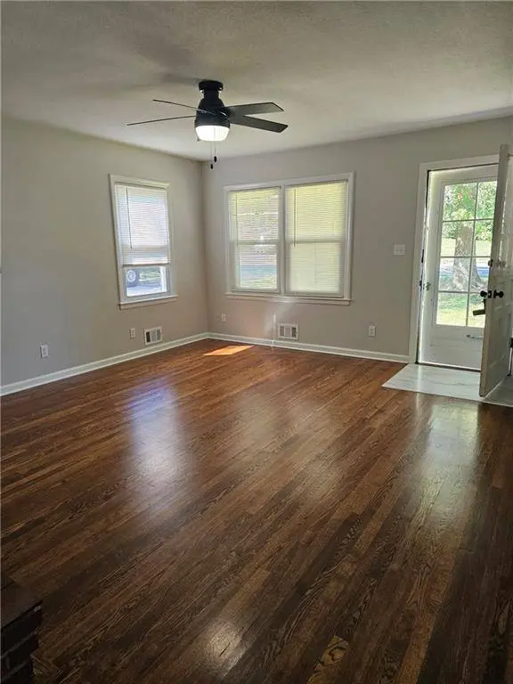 5425 N Flora AVE, Kansas City, MO 64118