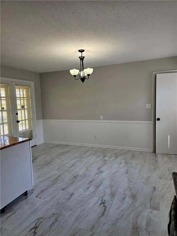 5425 N Flora AVE, Kansas City, MO 64118