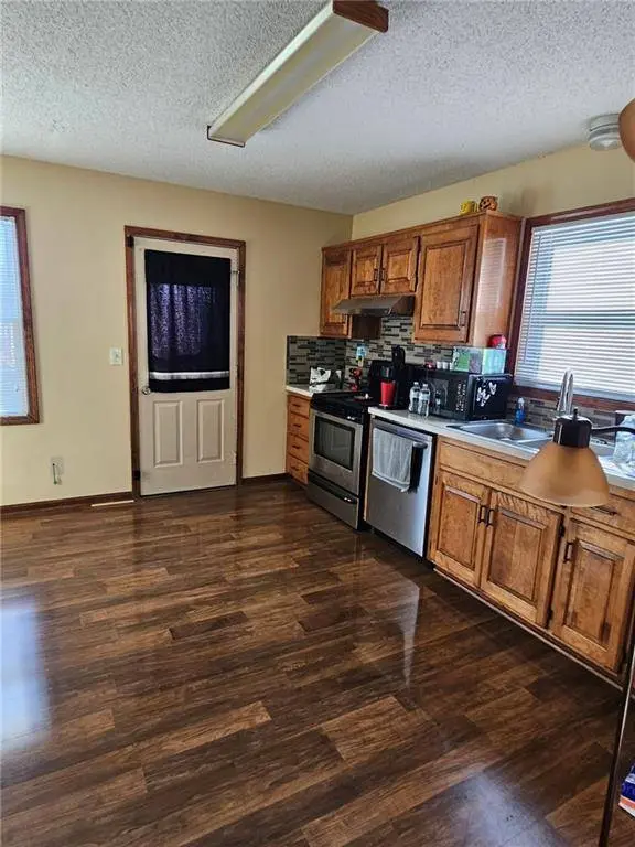 619/621 E Shawnee ST, Gardner, KS 66030