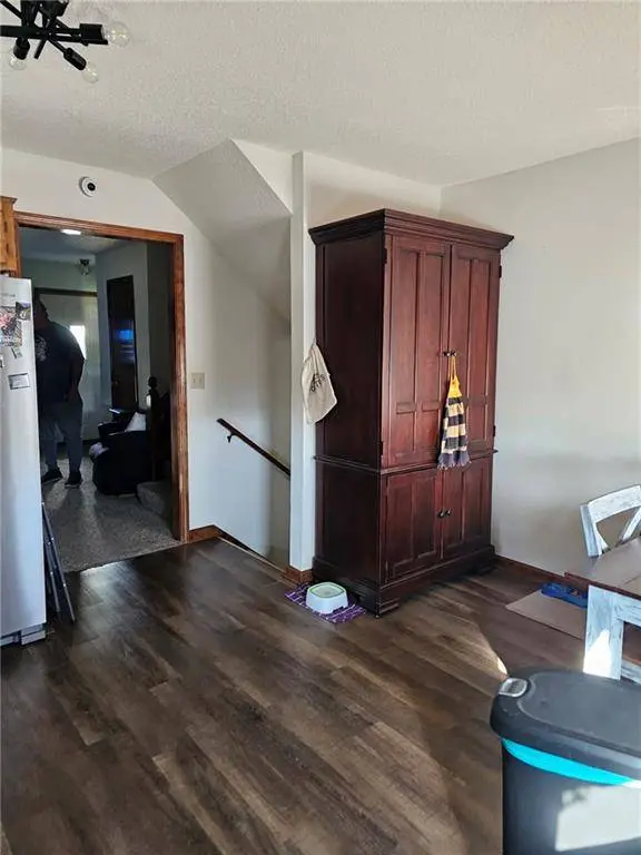 623/625 E Shawnee ST, Gardner, KS 66030