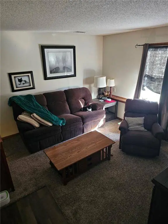 623/625 E Shawnee ST, Gardner, KS 66030