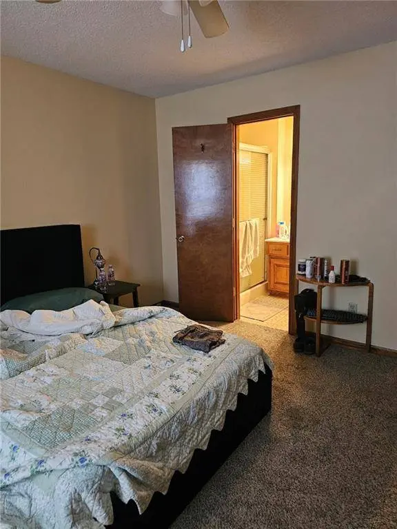 619/621 E Shawnee ST, Gardner, KS 66030