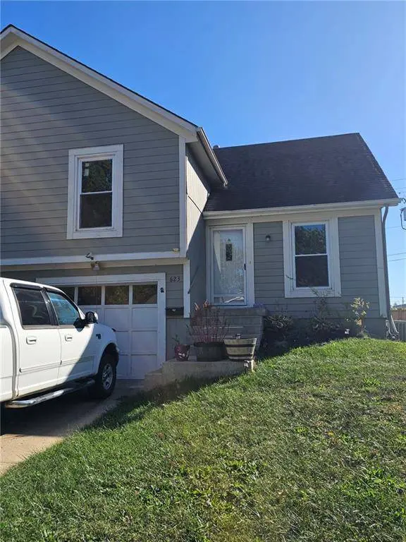 623/625 E Shawnee ST, Gardner, KS 66030