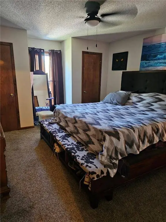 623/625 E Shawnee ST, Gardner, KS 66030