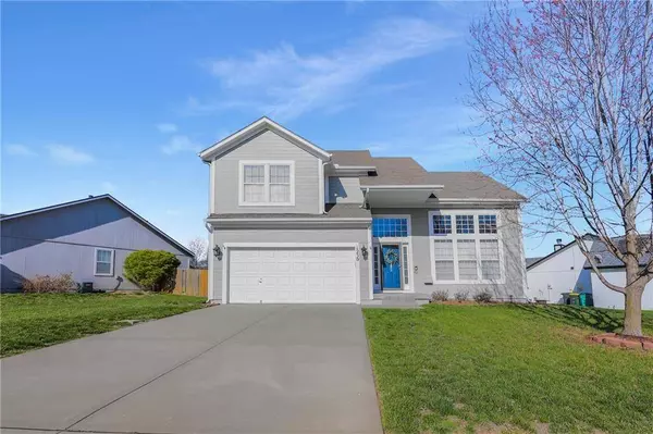 1230 Starbrooke DR, Louisburg, KS 66053