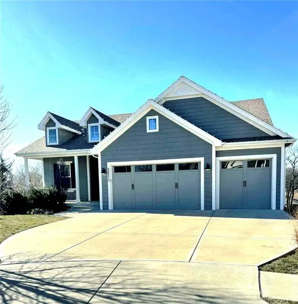 22275 W 98th TER, Lenexa, KS 66220