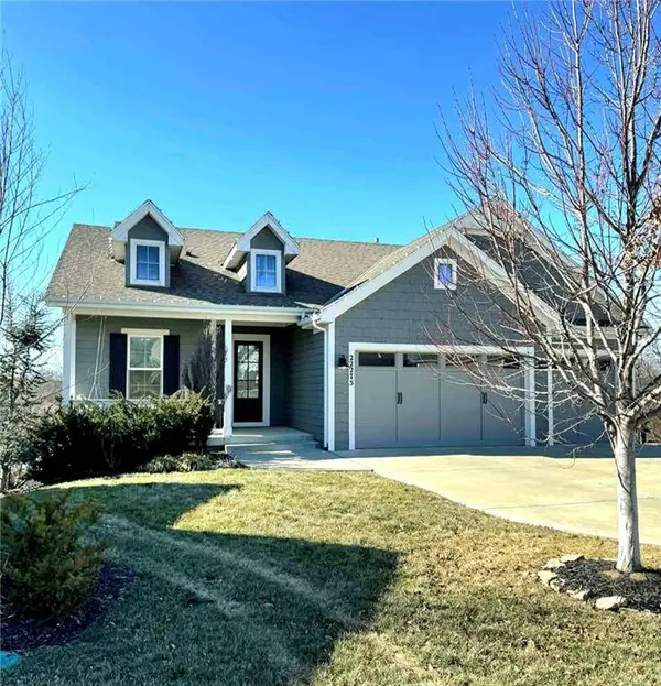 22275 W 98th TER, Lenexa, KS 66220