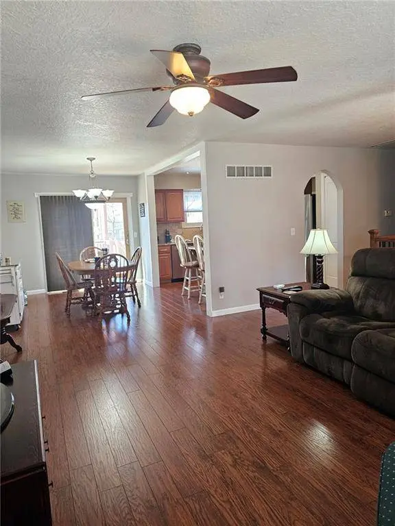 12710 S Edinburgh ST, Olathe, KS 66062