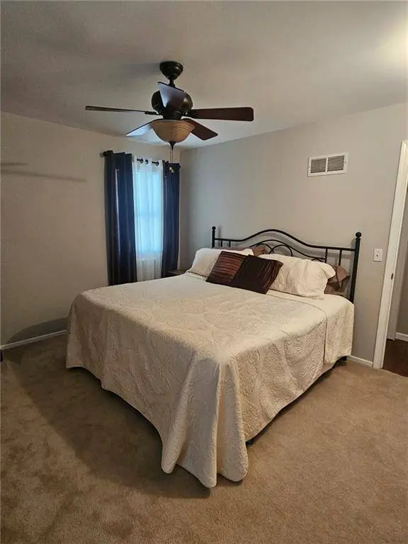 12710 S Edinburgh ST, Olathe, KS 66062