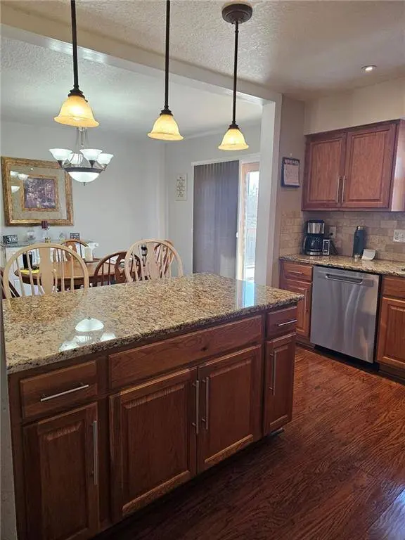 12710 S Edinburgh ST, Olathe, KS 66062