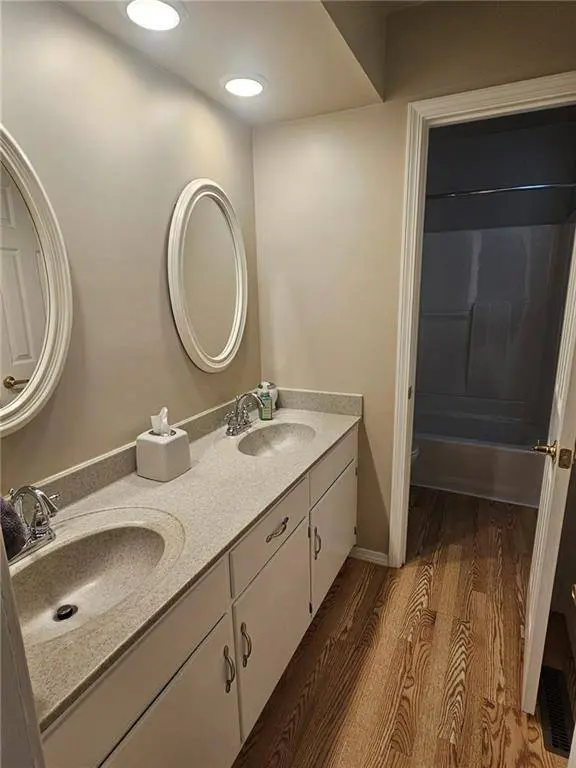 12710 S Edinburgh ST, Olathe, KS 66062