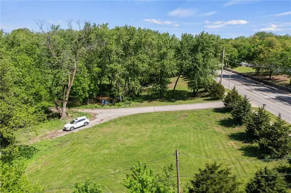 6948 Maurer RD, Shawnee, KS 66217