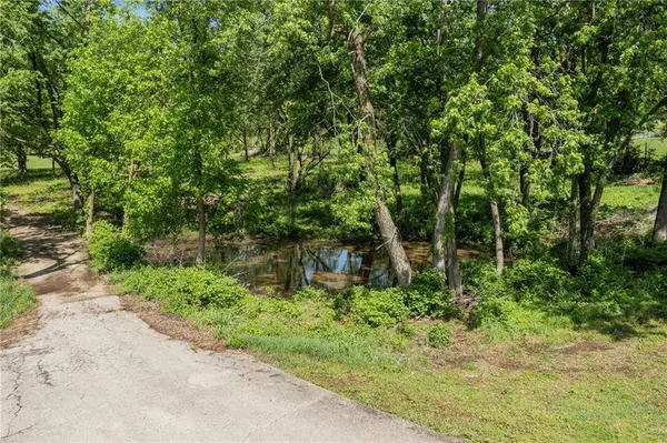 6948 Maurer RD, Shawnee, KS 66217