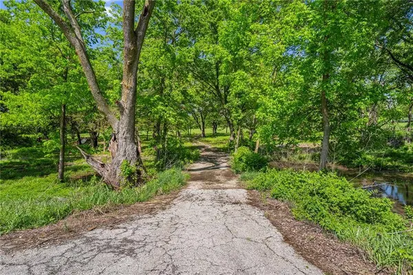 6948 Maurer RD, Shawnee, KS 66217