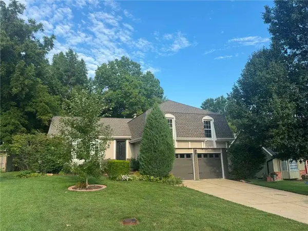 8205 Caenen Lake RD, Lenexa, KS 66215