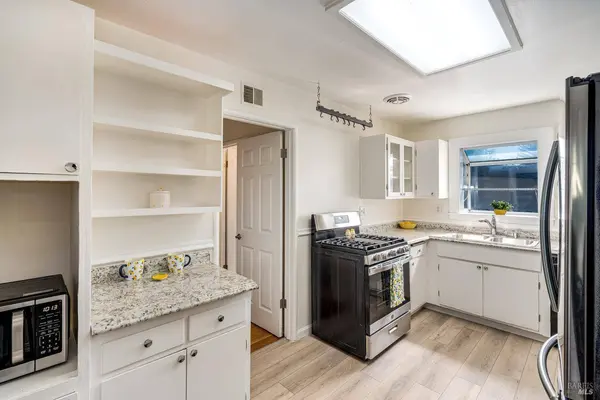 2396 Barry ST, Napa, CA 94559