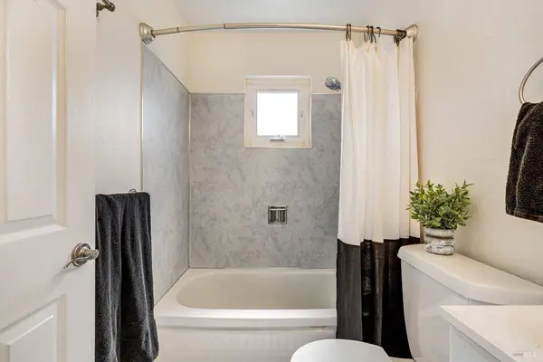 2396 Barry ST, Napa, CA 94559