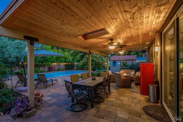 2067 Morlan DR, Napa, CA 94558