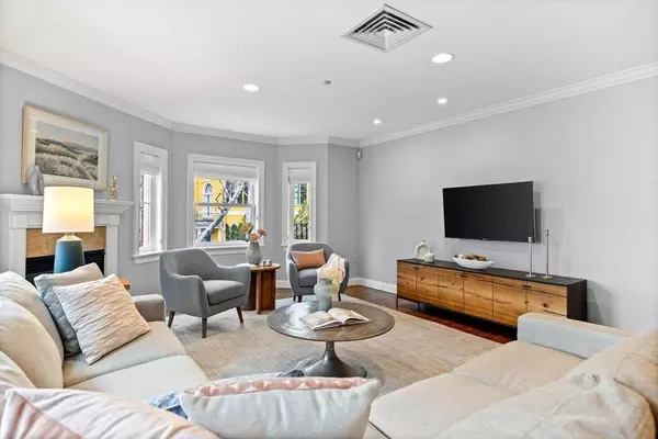 1160 Beacon St #203, Brookline, MA 02446