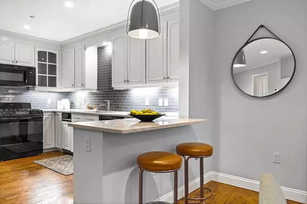 1160 Beacon St #203, Brookline, MA 02446