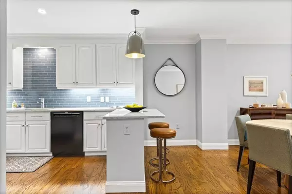 1160 Beacon St #203, Brookline, MA 02446