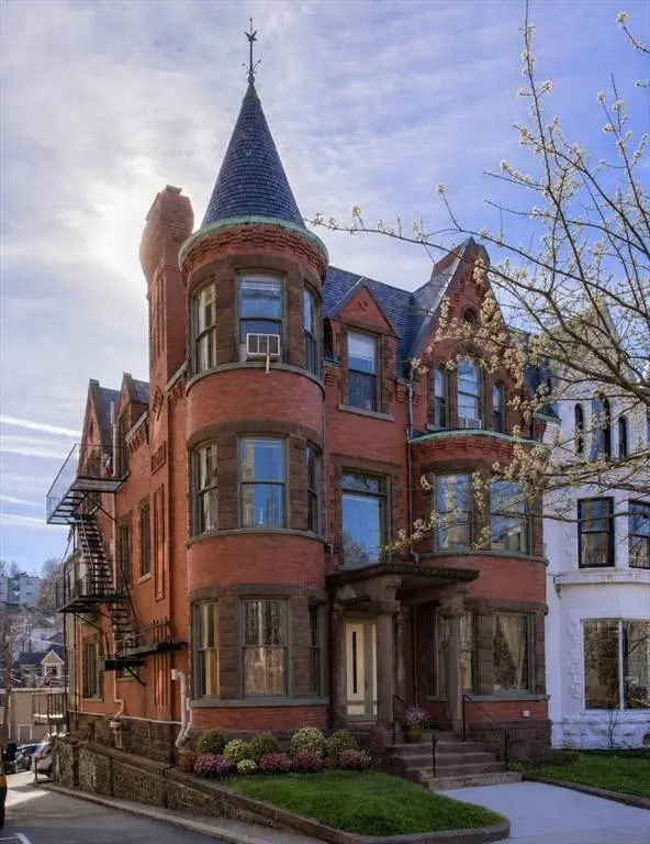 1575 Beacon St #3R, Brookline, MA 02446