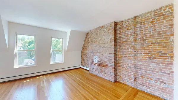 1575 Beacon St #3R, Brookline, MA 02446