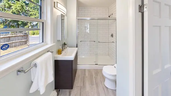 836 Canterbury St. #1R, Boston, MA 02131