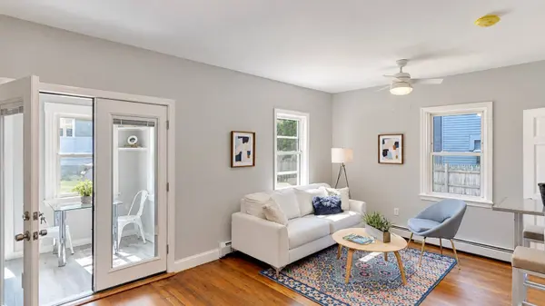 836 Canterbury St. #1R, Boston, MA 02131