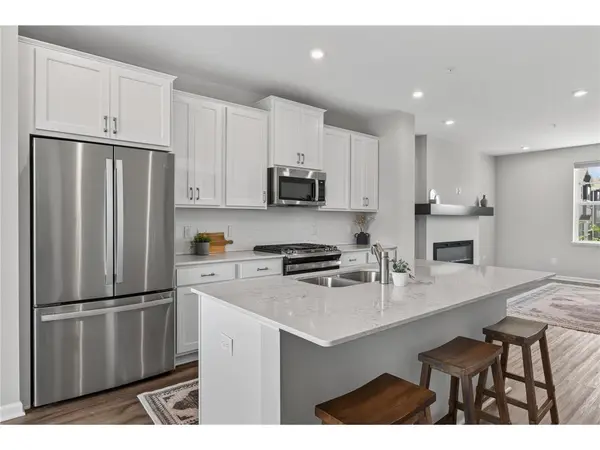 8658 London Cir NE #B, Blaine, MN 55449-7415