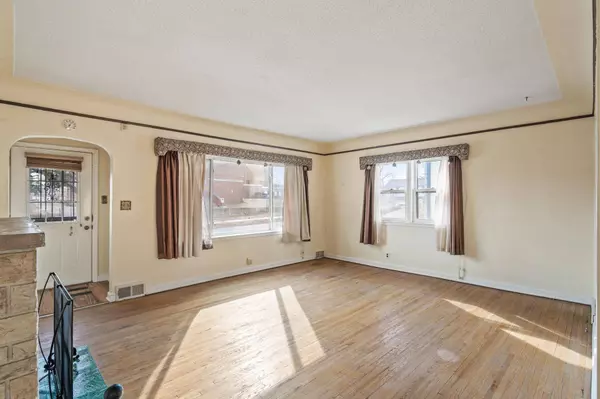 1627 Russell AVE N, Minneapolis, MN 55411