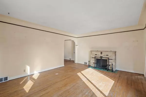 1627 Russell AVE N, Minneapolis, MN 55411