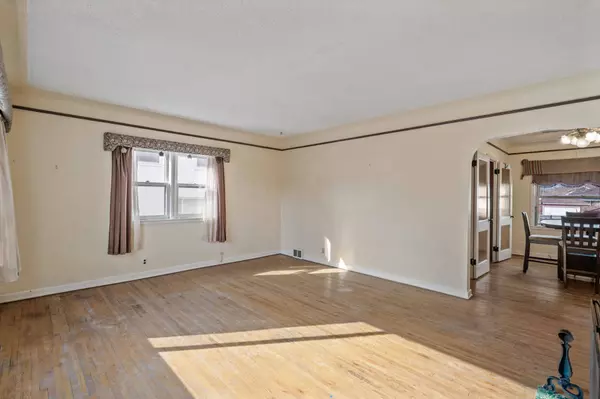 1627 Russell AVE N, Minneapolis, MN 55411