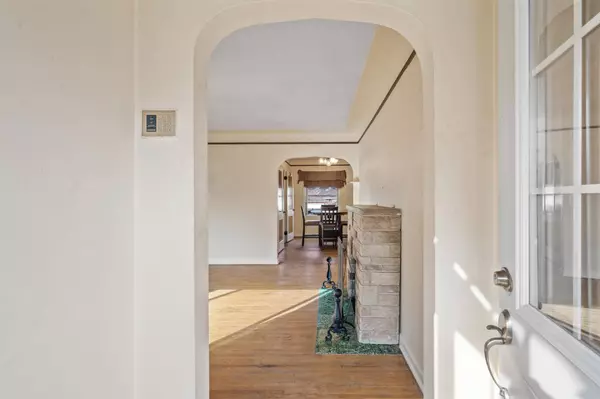 1627 Russell AVE N, Minneapolis, MN 55411