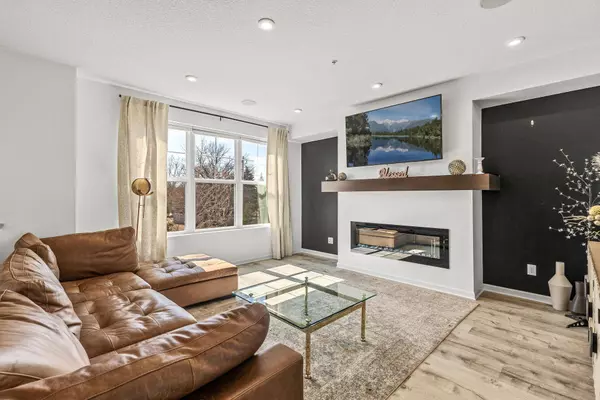 2324 Gateway Curve, North Saint Paul, MN 55109