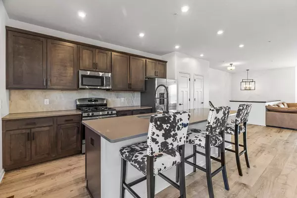 2324 Gateway Curve, North Saint Paul, MN 55109