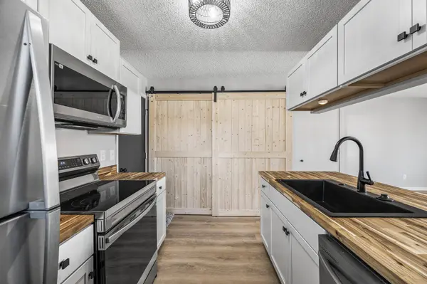 2615 Brookdale LN, Brooklyn Park, MN 55444