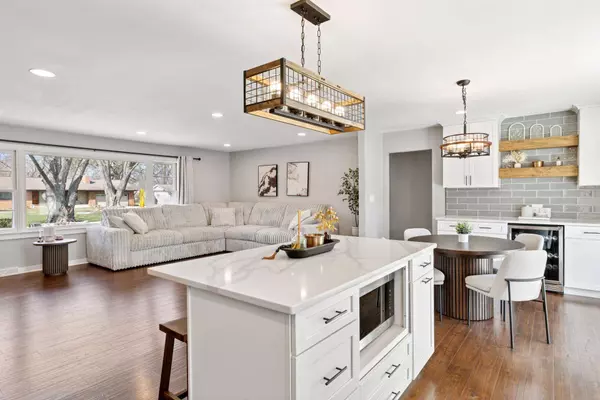 188 Jerrold AVE, Shoreview, MN 55126