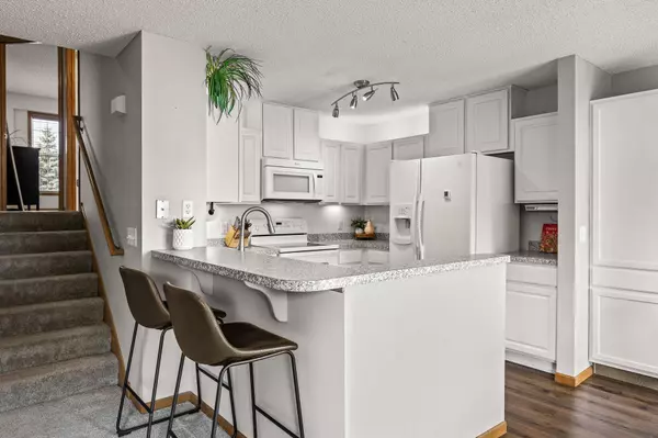 6433 158th ST W, Apple Valley, MN 55124