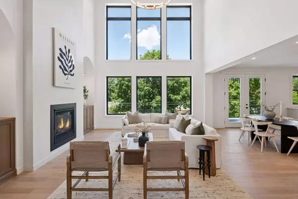 4404 W 58th ST, Edina, MN 55424