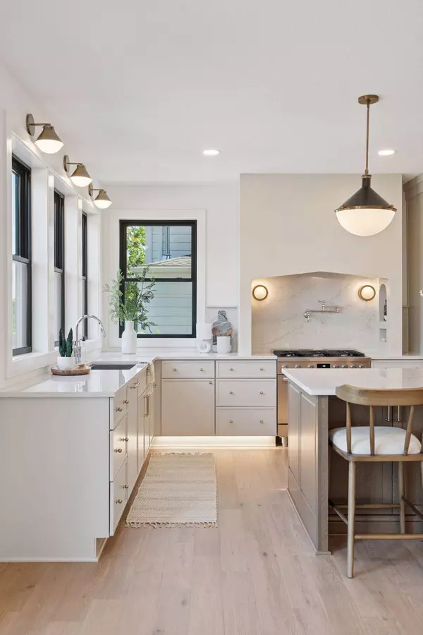 4404 W 58th ST, Edina, MN 55424