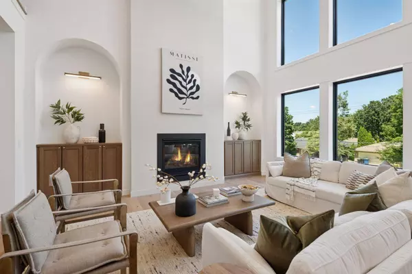 4404 W 58th ST, Edina, MN 55424