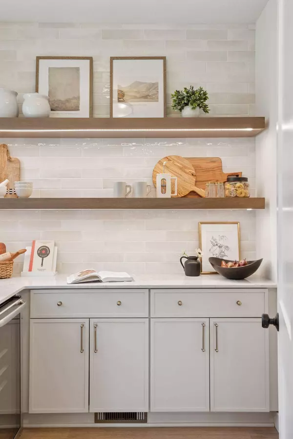 4404 W 58th ST, Edina, MN 55424