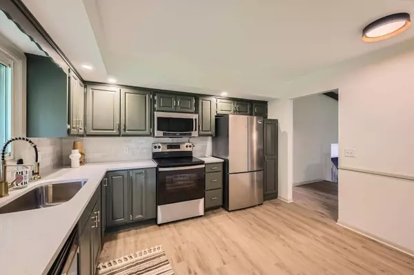 8222 Brandywine Pkwy, Brooklyn Park, MN 55444