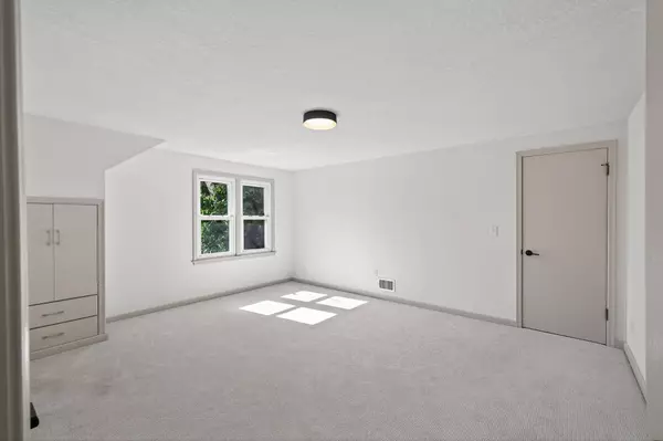 984 Fremont AVE, Saint Paul, MN 55106