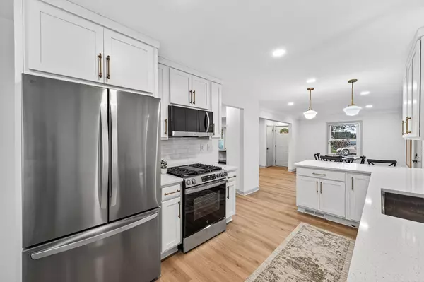 984 Fremont AVE, Saint Paul, MN 55106