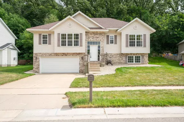 1016 Southern Woods PL SW, Rochester, MN 55902