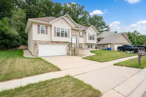 1016 Southern Woods PL SW, Rochester, MN 55902