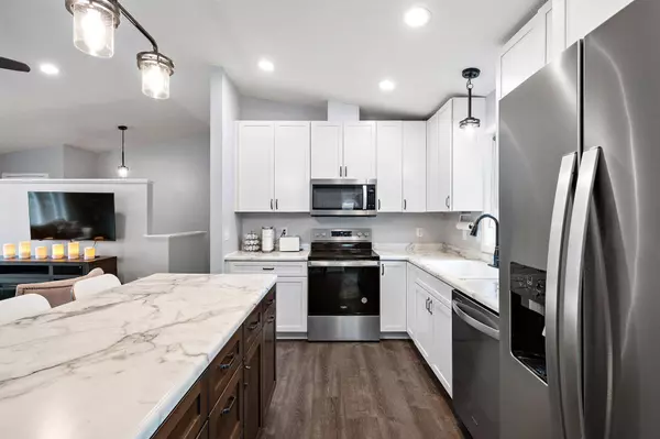 7007 River RD, Inver Grove Heights, MN 55076